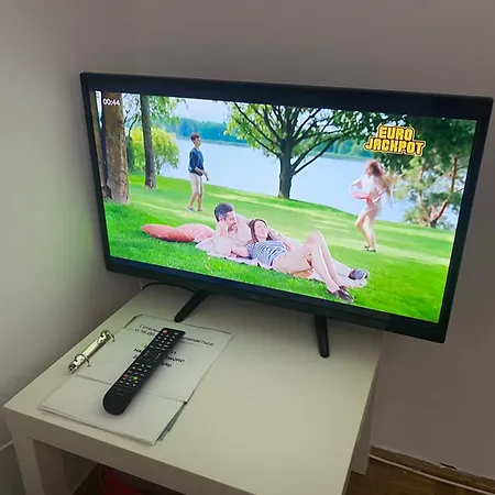 Przytulne Mieszkanie Na Spokojny Nocleg W Poblizu Metra Kondratowicza, 22 Minuty Metrem Do Stadionu Narodowego, Samodzielne Zameldowanie ,Wystawiamy Faktury Dla Firmy Ksef *