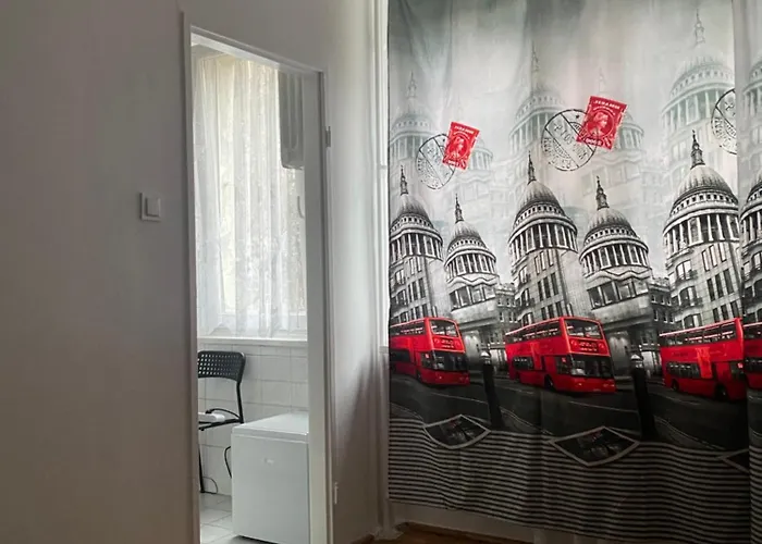 Przytulne Mieszkanie Na Spokojny Nocleg W Poblizu Metra Kondratowicza, 22 Minuty Metrem Do Stadionu Narodowego, Samodzielne Zameldowanie ,Wystawiamy Faktury Dla Firmy Ksef * 바르샤바