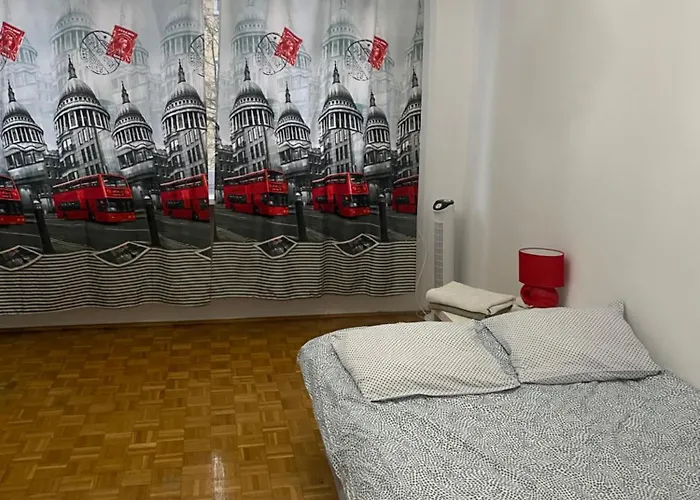 Przytulne Mieszkanie Na Spokojny Nocleg W Poblizu Metra Kondratowicza, 22 Minuty Metrem Do Stadionu Narodowego, Samodzielne Zameldowanie ,Wystawiamy Faktury Dla Firmy Ksef