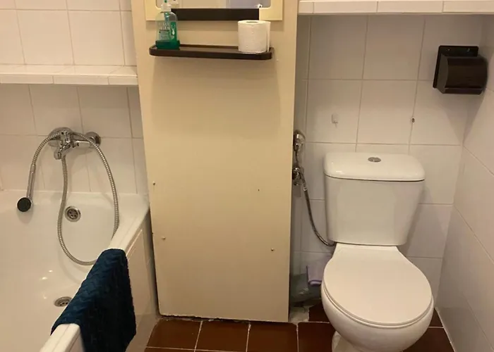 Przytulne Mieszkanie Na Spokojny Nocleg W Poblizu Metra Kondratowicza, 22 Minuty Metrem Do Stadionu Narodowego, Samodzielne Zameldowanie ,Wystawiamy Faktury Dla Firmy Ksef Apartmán